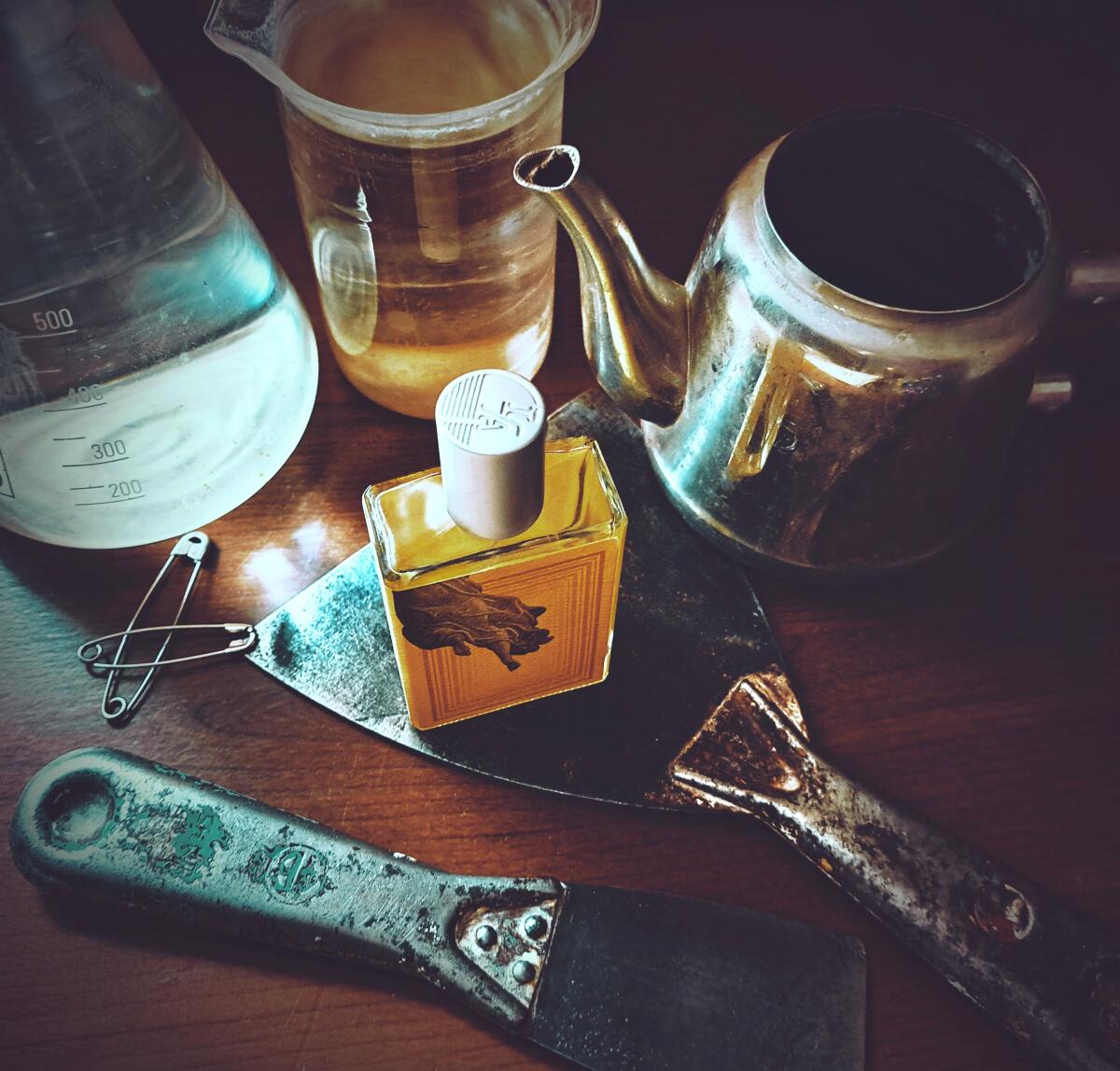 عطر ادکلن ویسپرد میثز ایمجینری آثارز - Whispered Myths Imaginary Authors - بررسی، قیمت و خرید