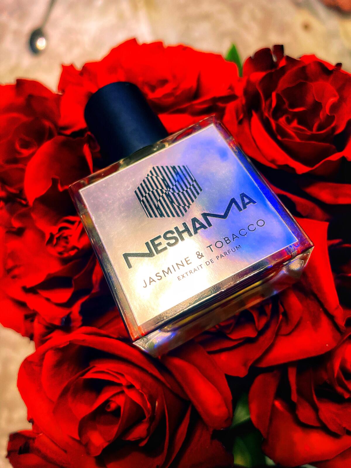 عطر ادکلن جَزمین اَند توبَکو نشاما پرفیوم - Jasmine & Tobacco Neshama Perfume - بررسی، قیمت و خرید