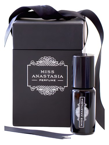 عطر ادکلن میس آناستازیا میس آناستاسیا - Miss Anastasia Miss Anastasia - بررسی، قیمت و خرید