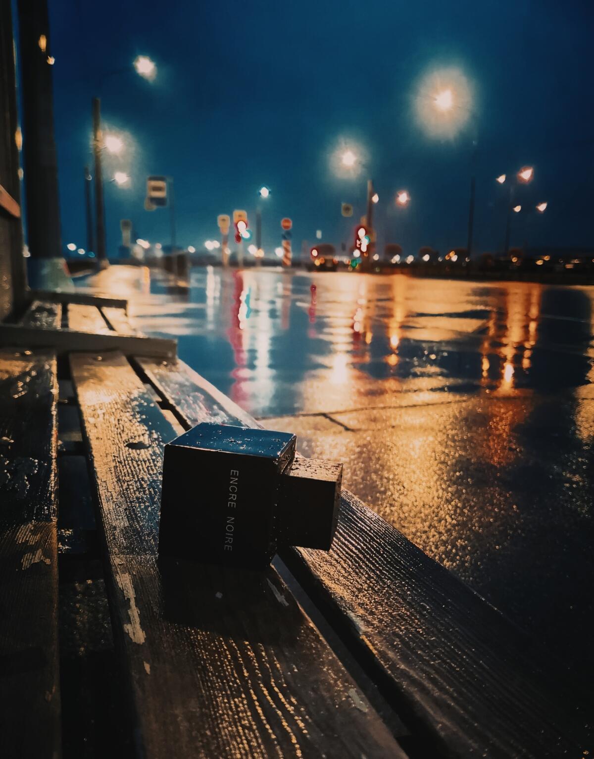 عطر ادکلن آنکر نوآر لالیک - Encre Noire Lalique - بررسی، قیمت و خرید