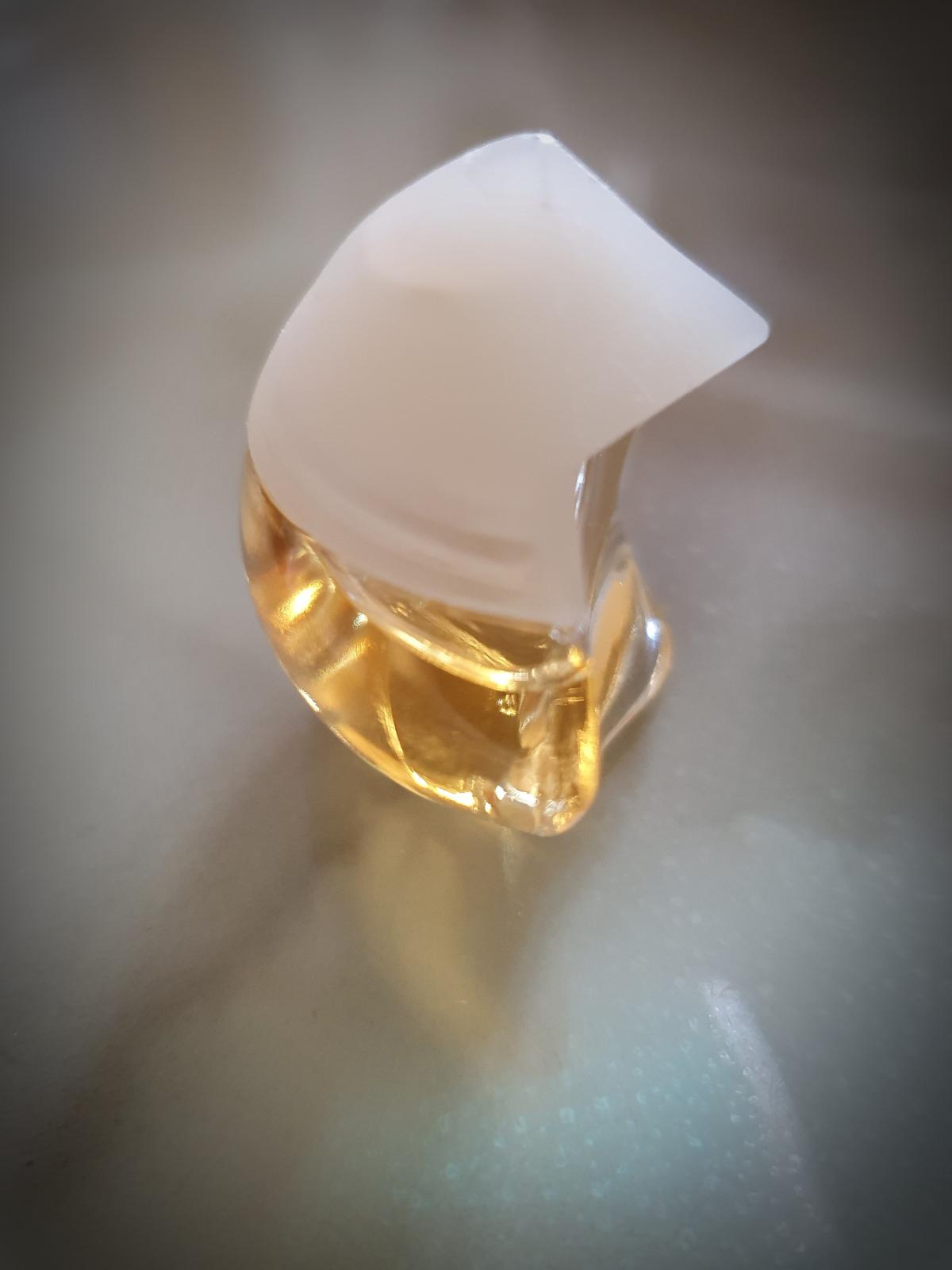 عطر ادکلن ایو لا پرلا - Io La Perla - بررسی، قیمت و خرید