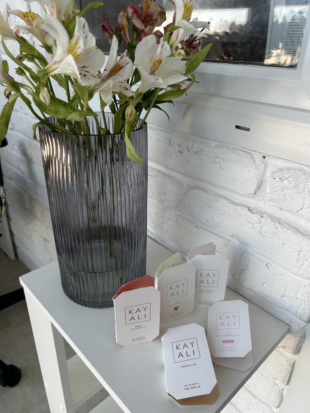 عطر ادکلن ادن جوسی اپل کایالی فریگرنسز - Eden Juicy Apple | 01 Eau De Parfum Kayali Fragrances - بررسی، قیمت و خرید