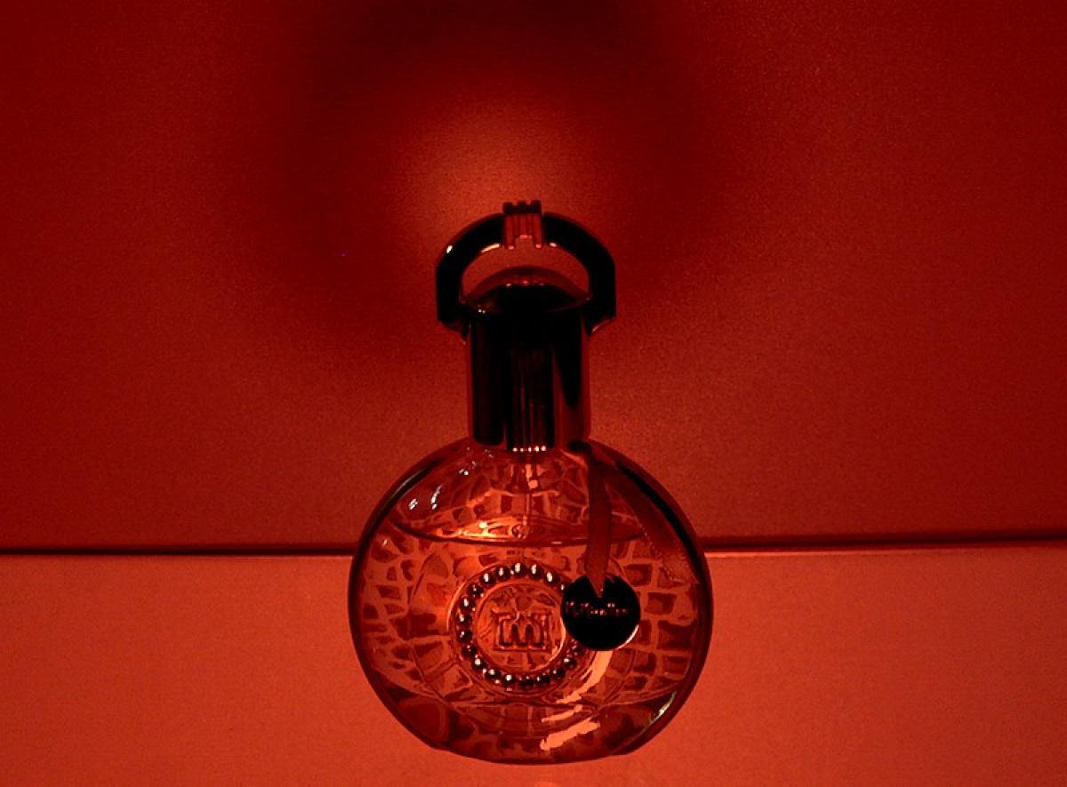 عطر ادکلن بیست یرز میکالف - 20 Years M. Micallef - بررسی، قیمت و خرید