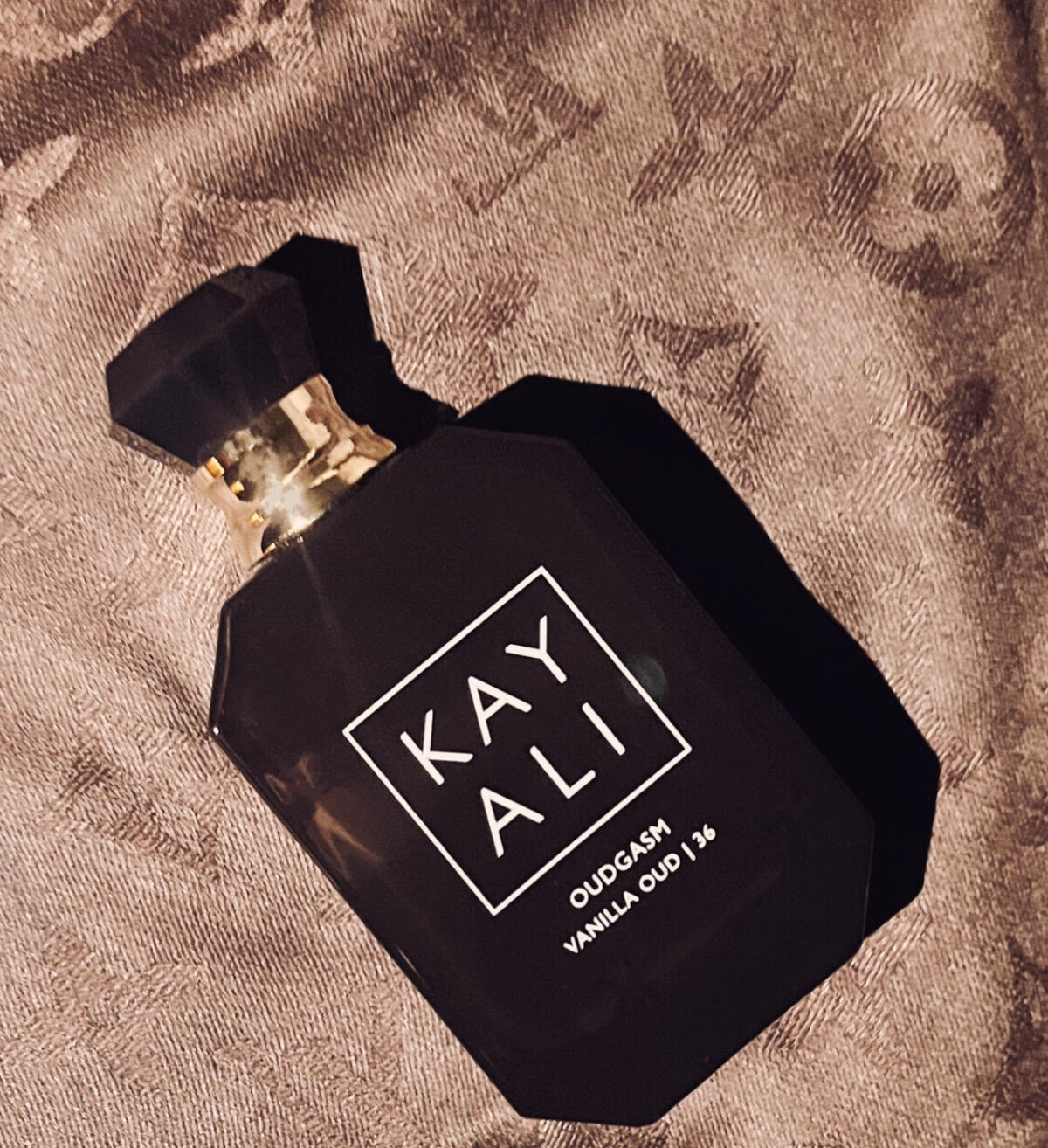 عطر ادکلن اودگَسم وَنیلا اود کایلی فرگرنسز - Oudgasm Vanilla Oud | 36 Eau de Parfum Intense Kayali Fragrances - بررسی، قیمت و خرید