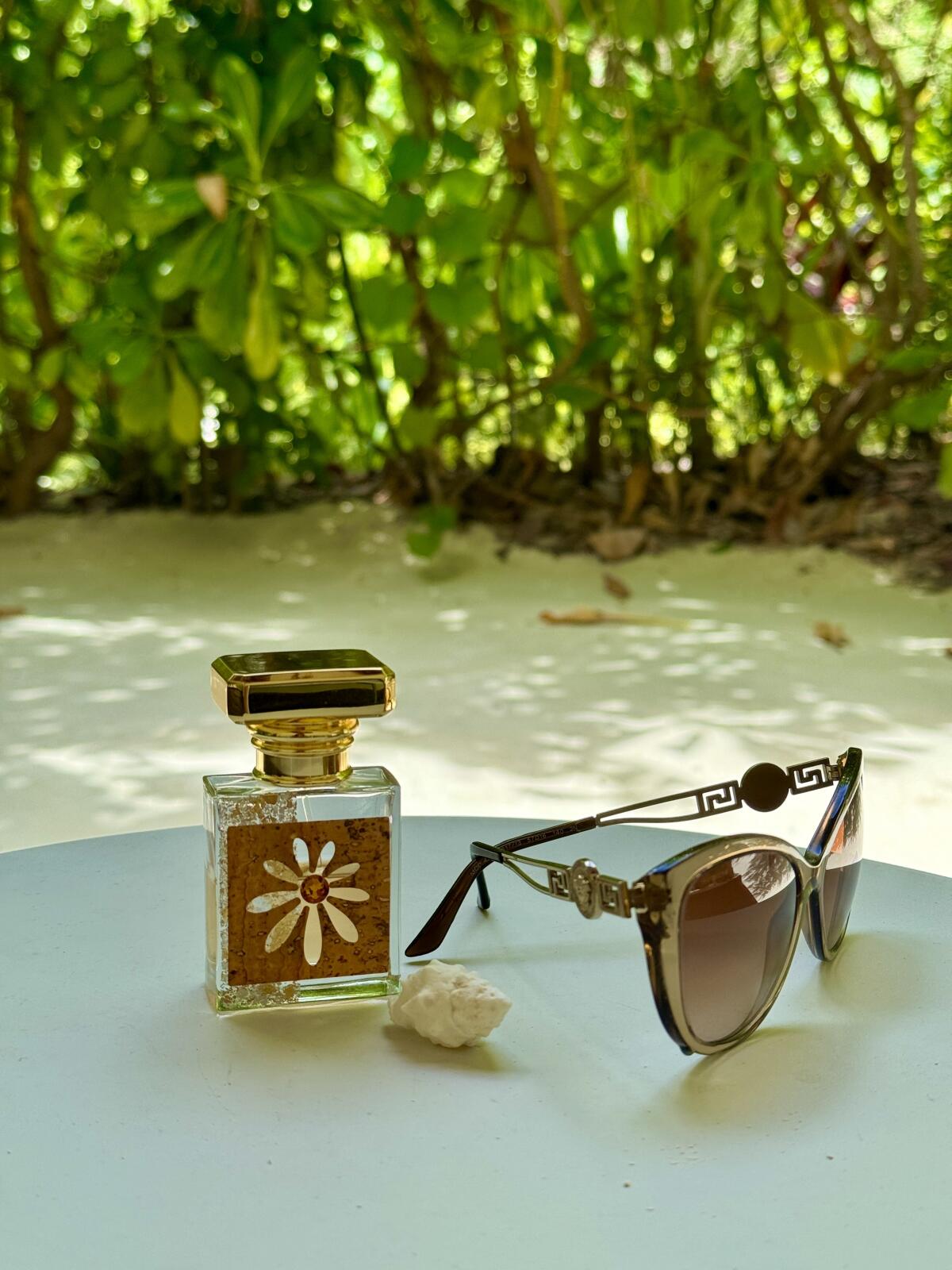عطر ادکلن لیدی لایک ام میکالف - Ladylike M. Micallef - بررسی، قیمت و خرید