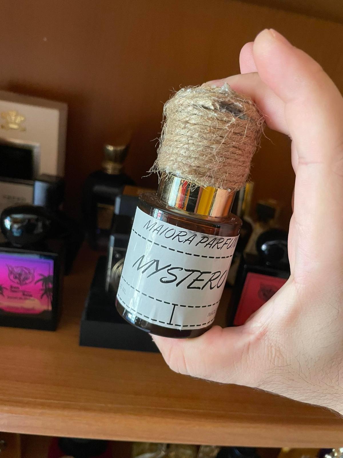 عطر ادکلن مسترو اکستره دو پارفوم مایورا پرفیوم - Mystero' Extrait de Parfum Maiora Parfum - بررسی، قیمت و خرید