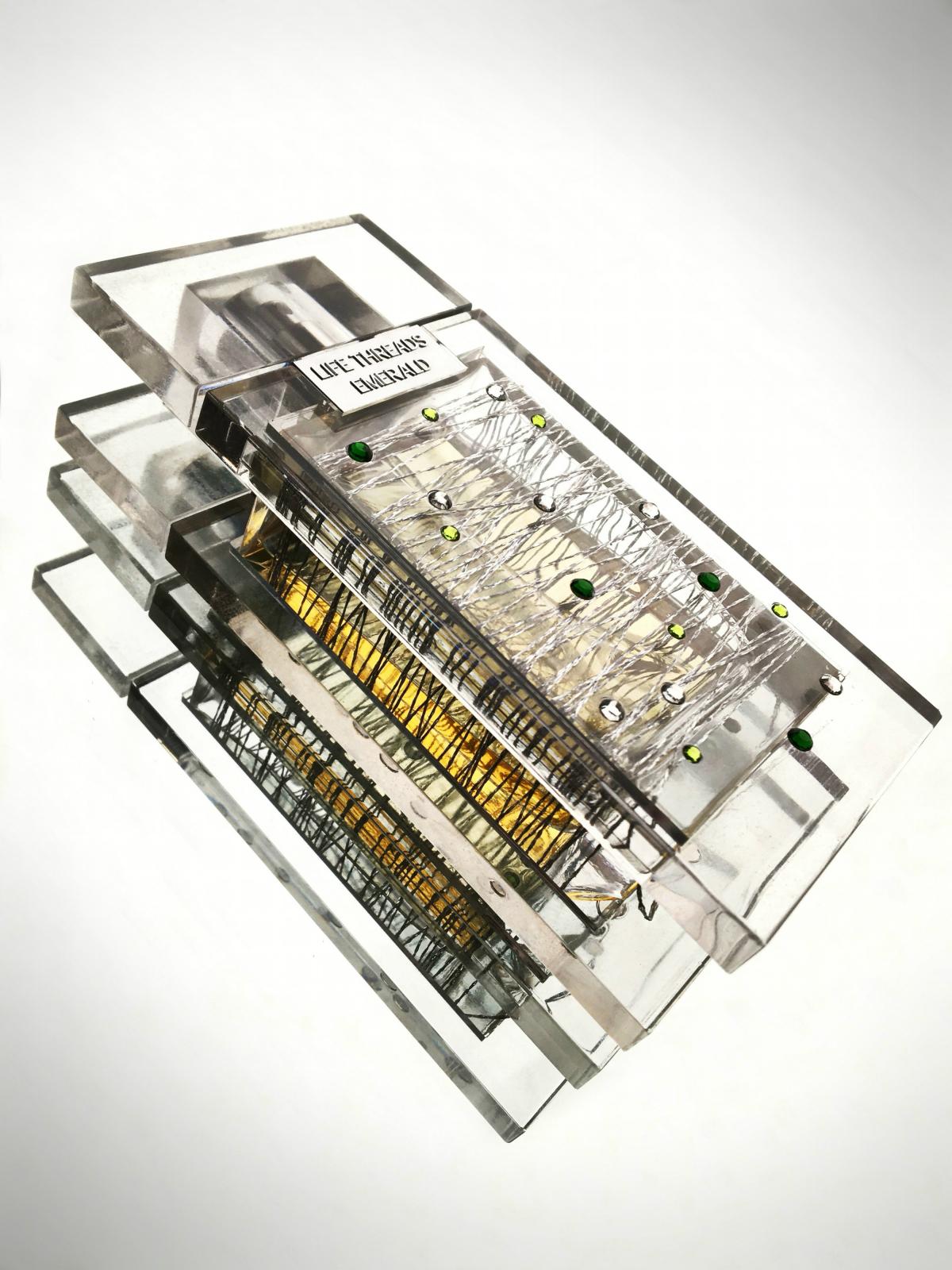 عطر ادکلن لایف تردز امرالد لا پری - Life Threads Emerald La Prairie - بررسی، قیمت و خرید