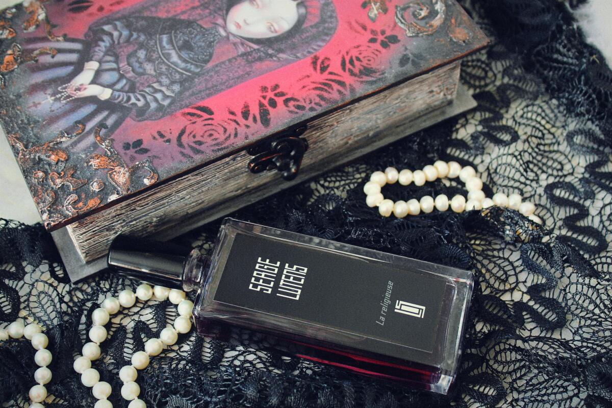 عطر ادکلن لاری‌لیژیوز سرژ لوتنز - La Religieuse Serge Lutens - بررسی، قیمت و خرید