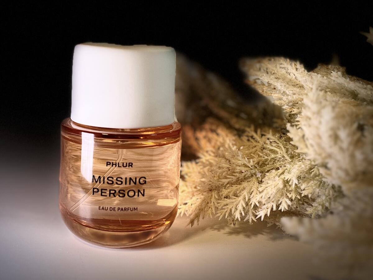 عطر ادکلن میسینگ پرسن فلور - Missing Person Phlur - بررسی، قیمت و خرید
