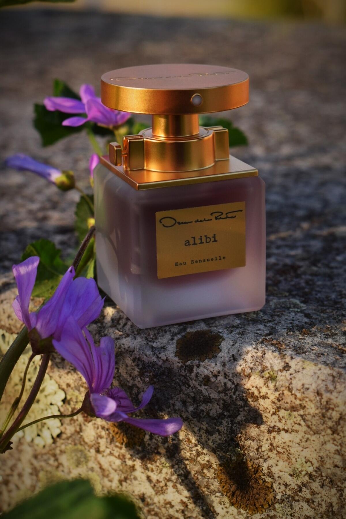 عطر ادکلن الیبی او سنشوئل اسکار دلارنتا - Alibi Eau Sensuelle Oscar de la Renta - بررسی، قیمت و خرید