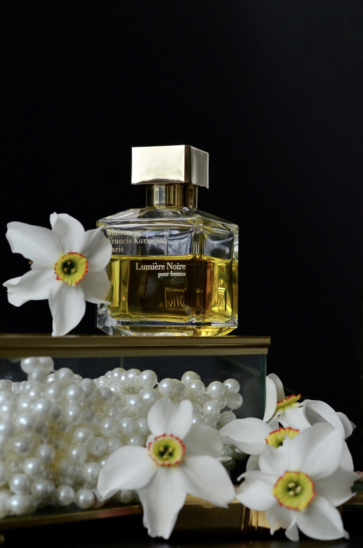 عطر ادکلن لومیر نوآر پور فم میسون فرانسیس کورکجان - Lumière Noire Pour Femme Maison Francis Kurkdjian - بررسی، قیمت و خرید