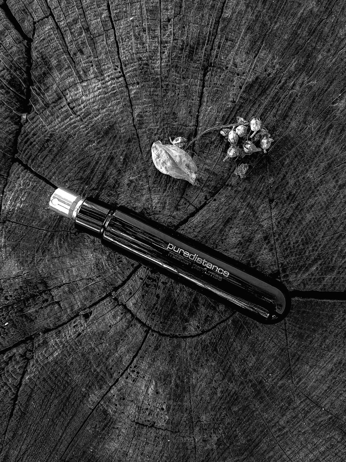 عطر ادکلن بلک نامبر فایو پیوردیستنس - Black No. 05 Puredistance - بررسی، قیمت و خرید