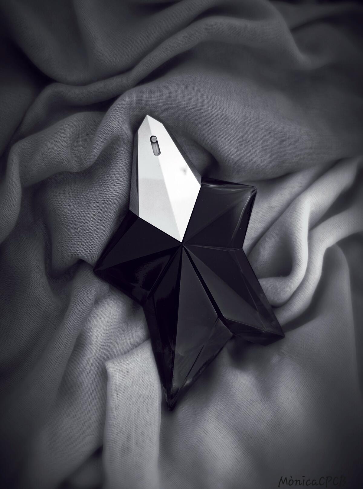 عطر ادکلن انجل فنتسم موگلر - Angel Fantasm Mugler - بررسی، قیمت و خرید