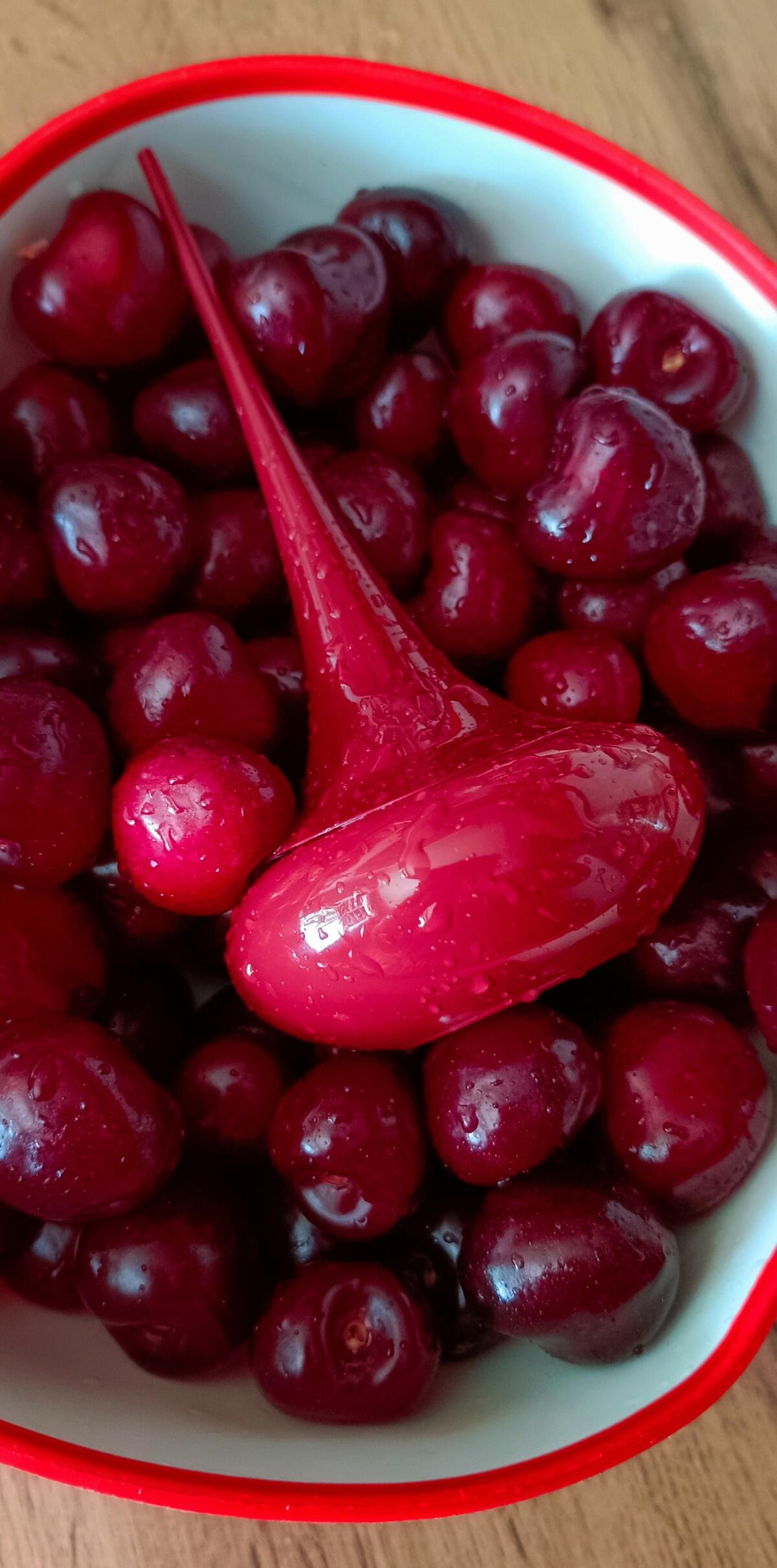 عطر ادکلن لاو پوشن چری آن تاپ اوریف‌لیم - Love Potion Cherry on Top Oriflame - بررسی، قیمت و خرید