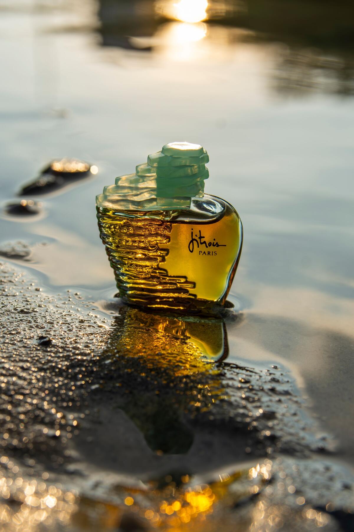 عطر ادکلن ژیترو ژان کلود ژیتروآ - Jitrois Jean-Claude Jitrois - بررسی، قیمت و خرید