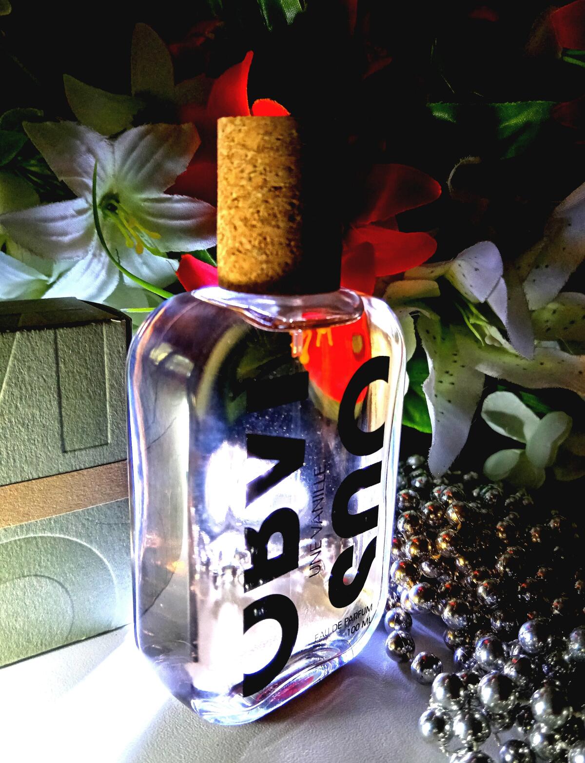 عطر ادکلن اُون وانی آبویس - Une Vanille Obvious - بررسی، قیمت و خرید