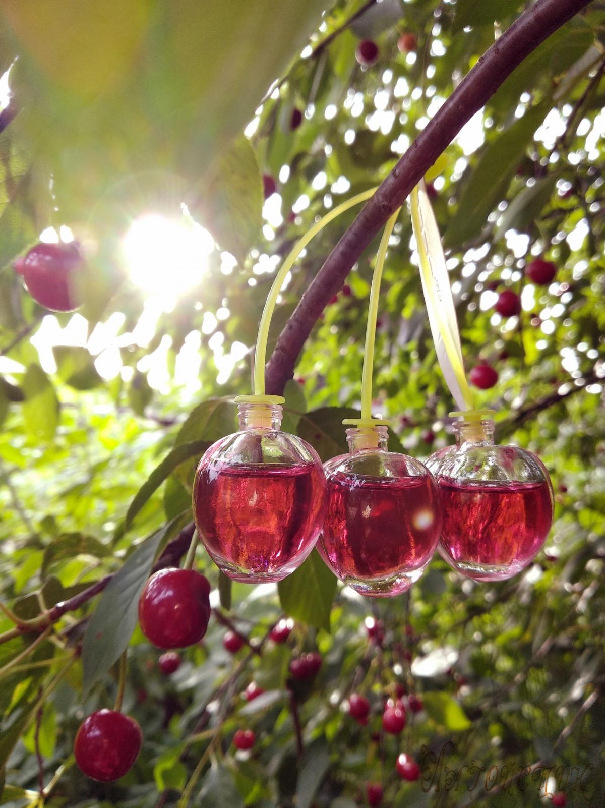 عطر ادکلن چریس اوریفلیم - Cherries Oriflame - بررسی، قیمت و خرید