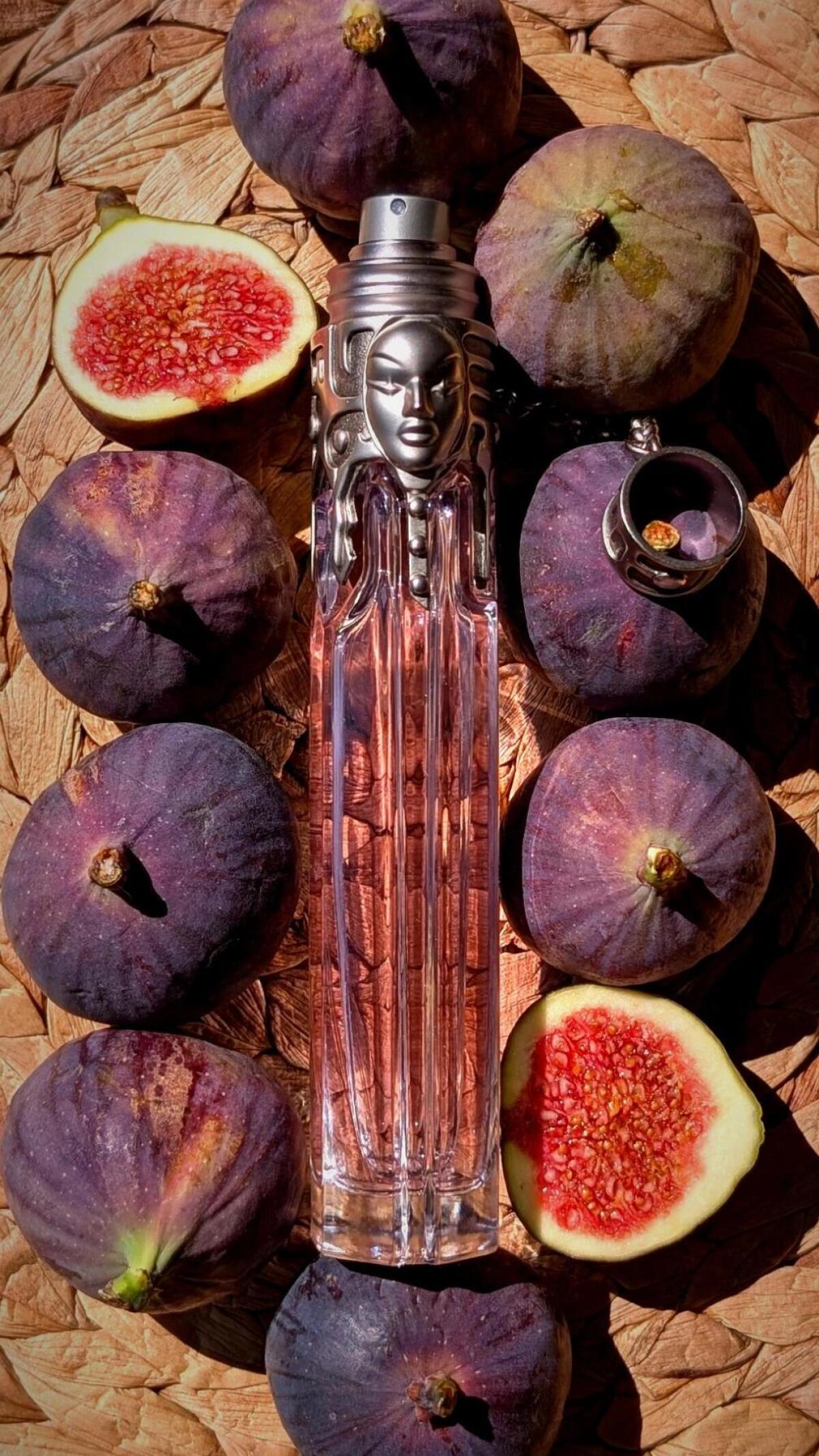 عطر ادکلن وومَنیتی ماگلر - Womanity Mugler - بررسی، قیمت و خرید