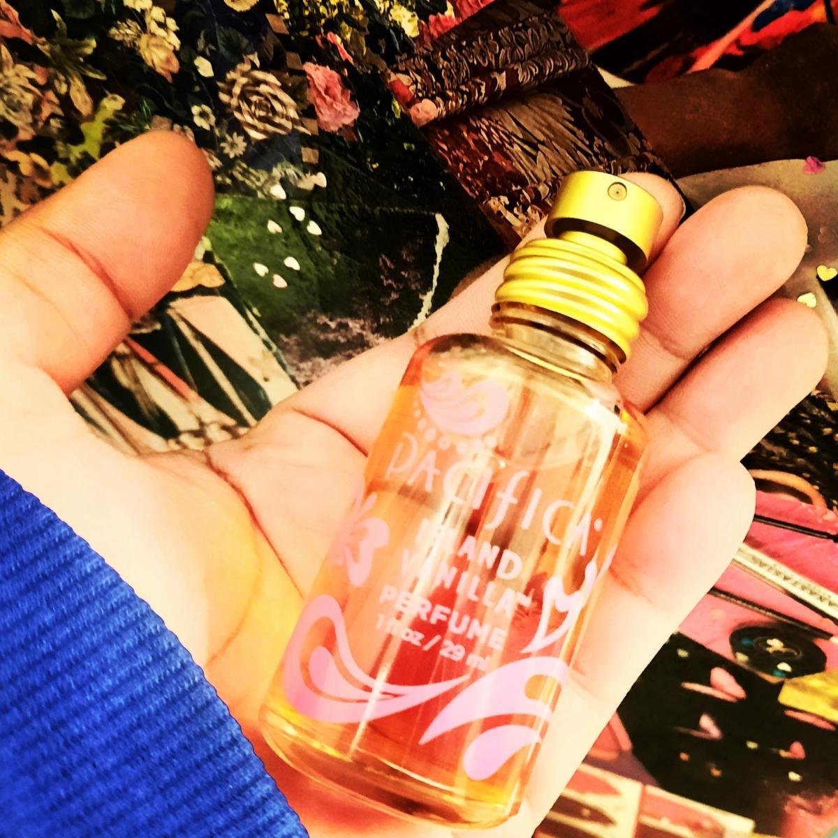 عطر ادکلن آیلند ونیلا پاسیفیکا - Island Vanilla Pacifica - بررسی، قیمت و خرید