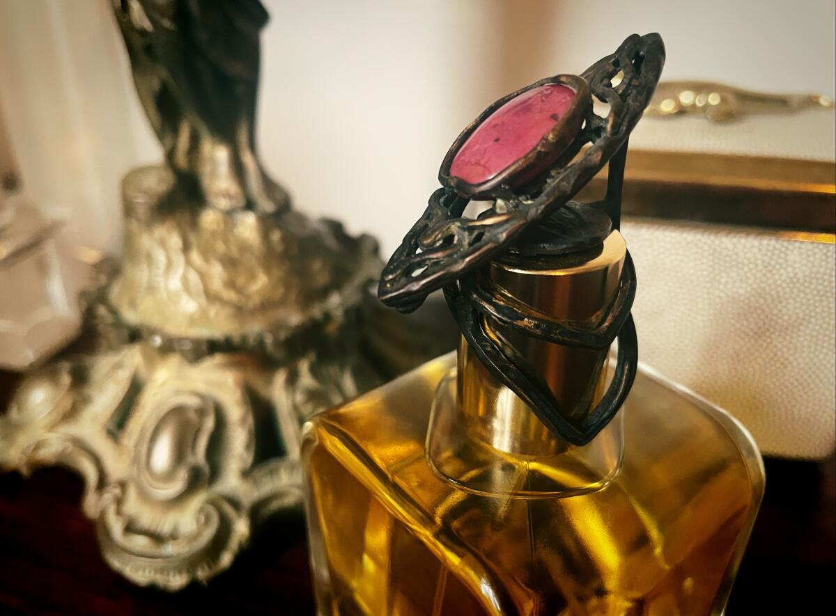 عطر ادکلن آمیگدالا مندیتوروزا - Amygdala Mendittorosa - بررسی، قیمت و خرید