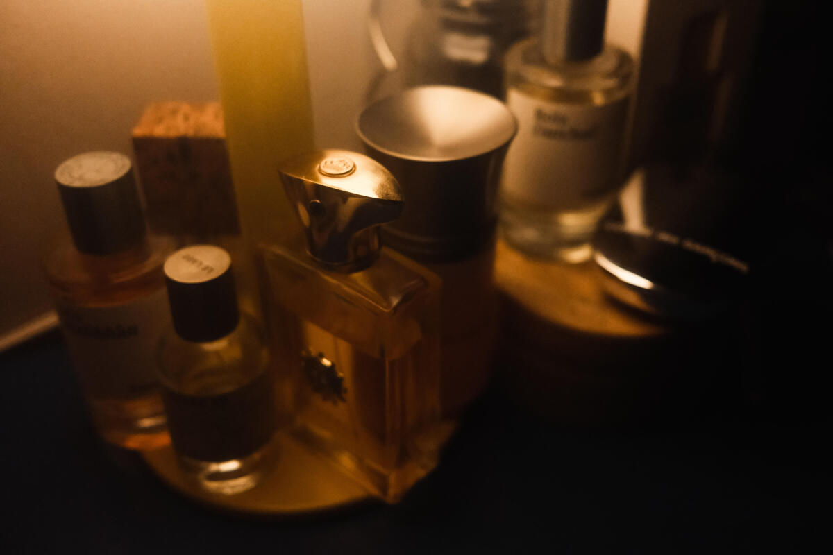 عطر ادکلن آیریس ملیخان مازون کریولی - Iris Malikhân Maison Crivelli - بررسی، قیمت و خرید
