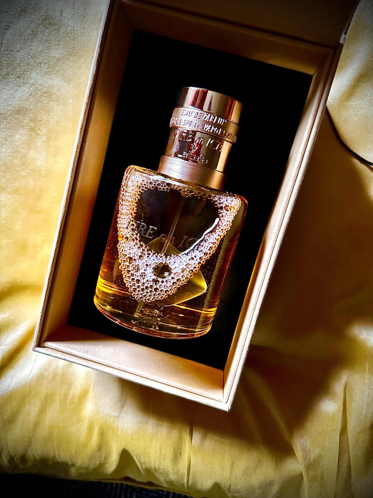 عطر ادکلن فایر آن آیس لطافه پرفیومز - Fire On Ice Lattafa Perfumes - بررسی، قیمت و خرید
