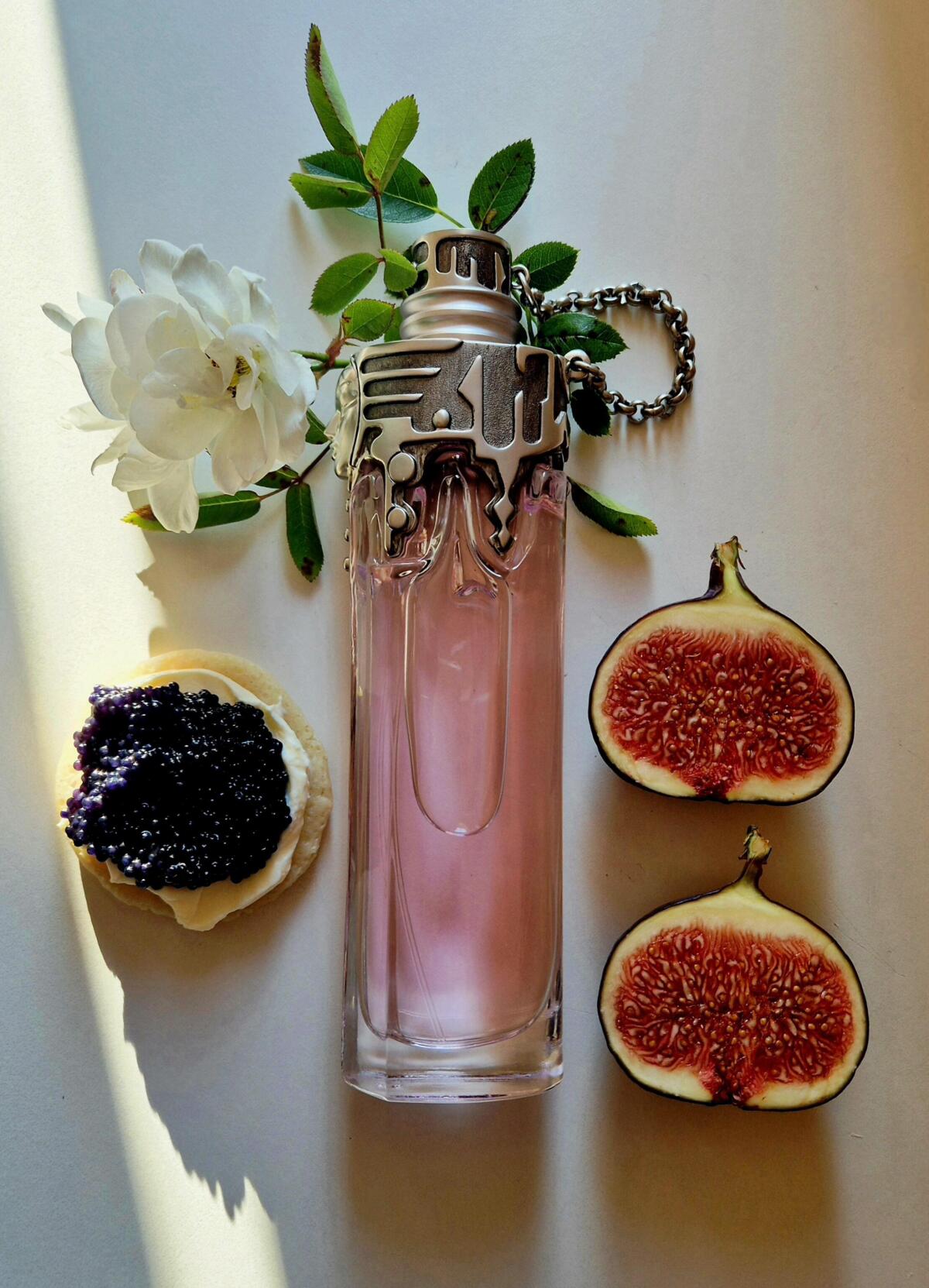 عطر ادکلن وومَنیتی ماگلر - Womanity Mugler - بررسی، قیمت و خرید