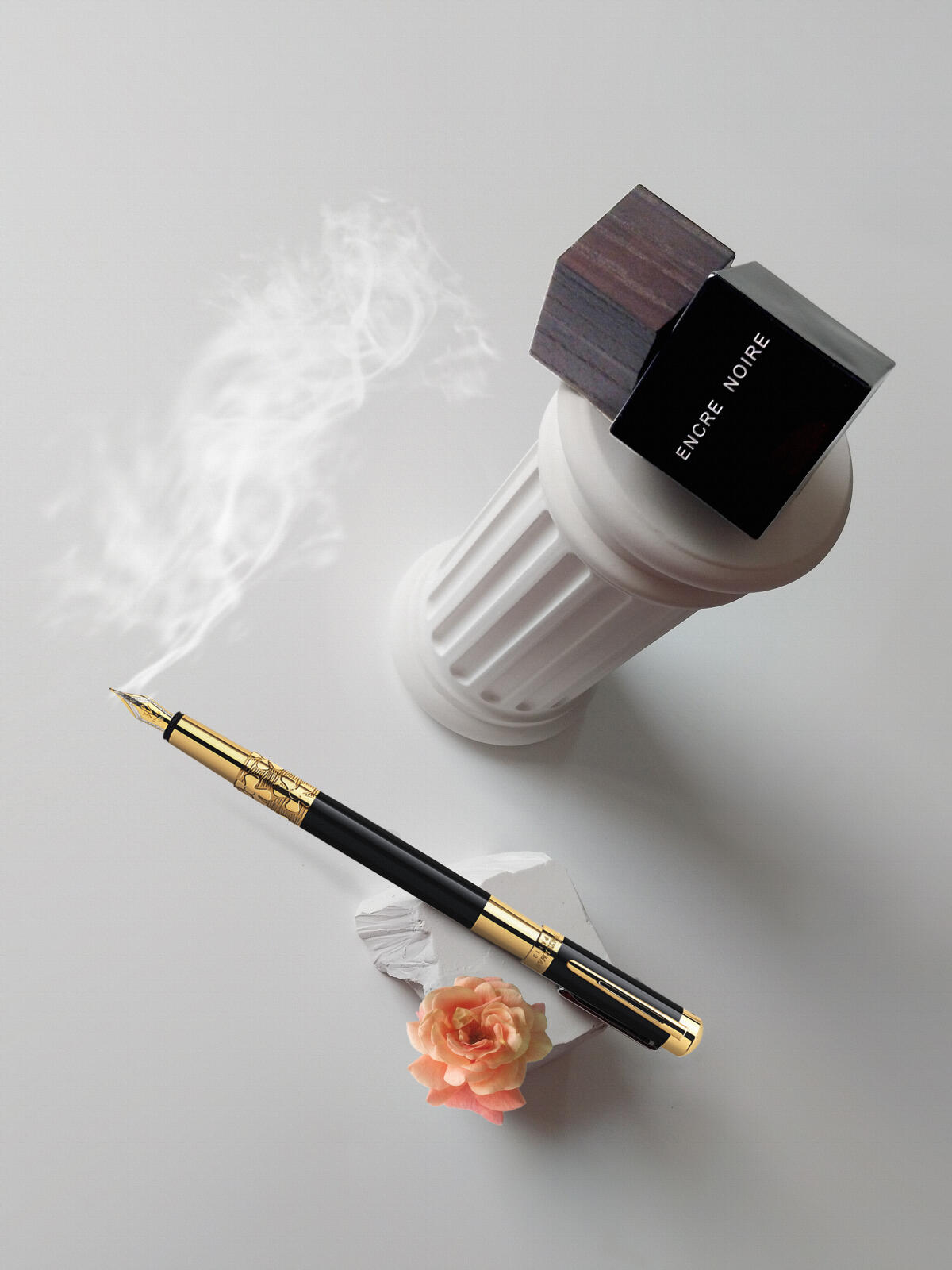 عطر ادکلن آنکر نوآر لالیک - Encre Noire Lalique - بررسی، قیمت و خرید