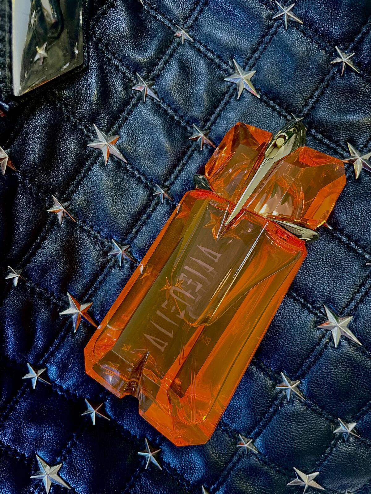 عطر ادکلن الین سانسنس ادیشن سفیر سولیل ماگلر - Alien Sunessence Edition Saphir Soleil Mugler - بررسی، قیمت و خرید