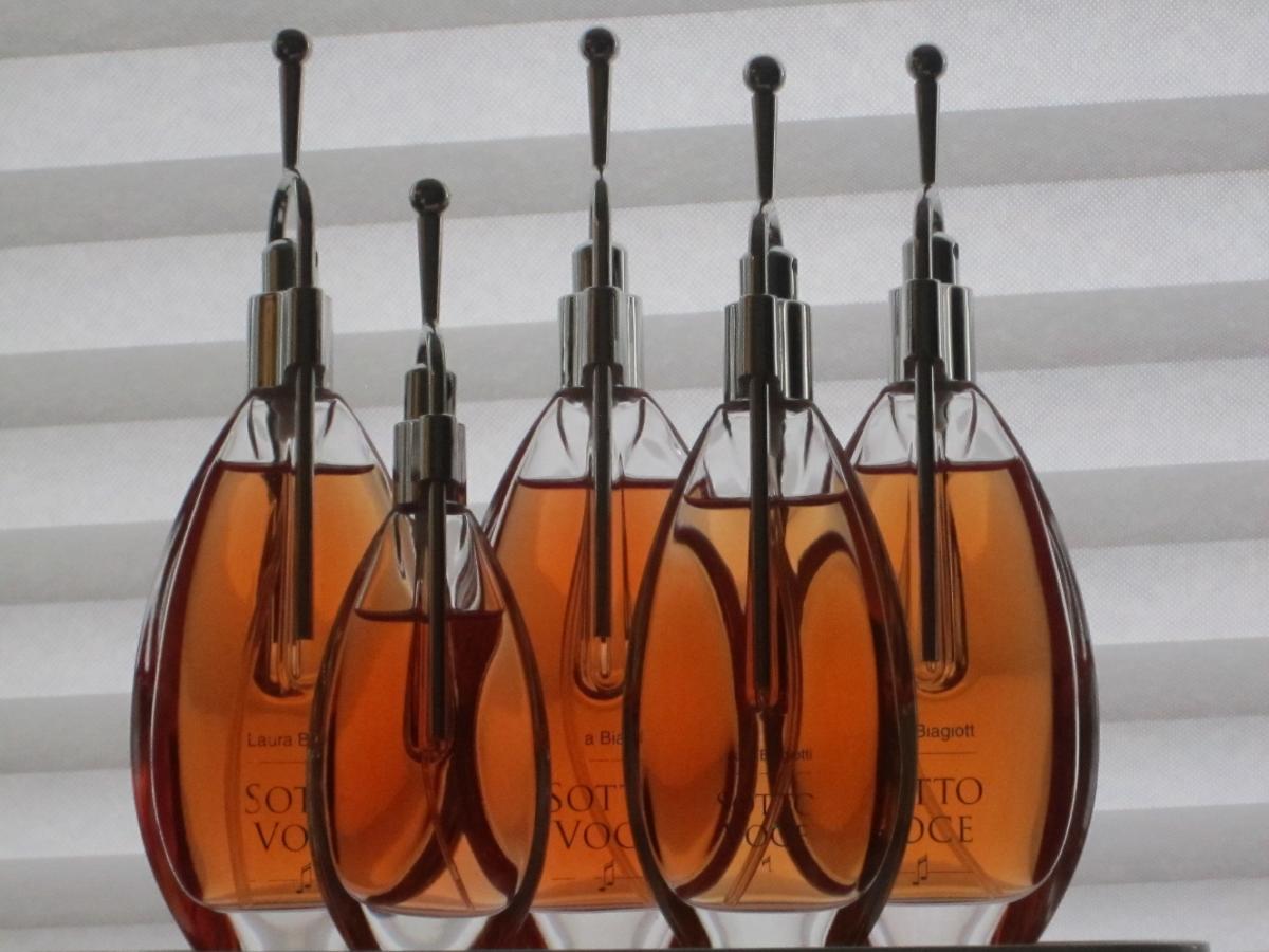 عطر ادکلن سوتو ووچه لورا بیاجوتی - Sotto Voce Laura Biagiotti - بررسی، قیمت و خرید