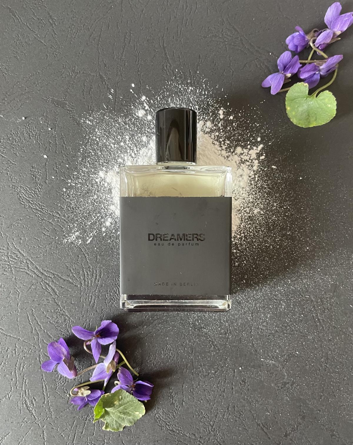 عطر ادکلن دریمرز ماث اند ربیت پرفیومز - Dreamers Moth and Rabbit Perfumes - بررسی، قیمت و خرید