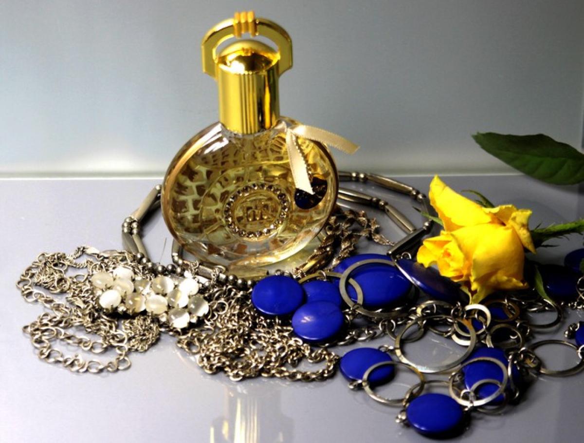 عطر ادکلن بیست یرز میکالف - 20 Years M. Micallef - بررسی، قیمت و خرید