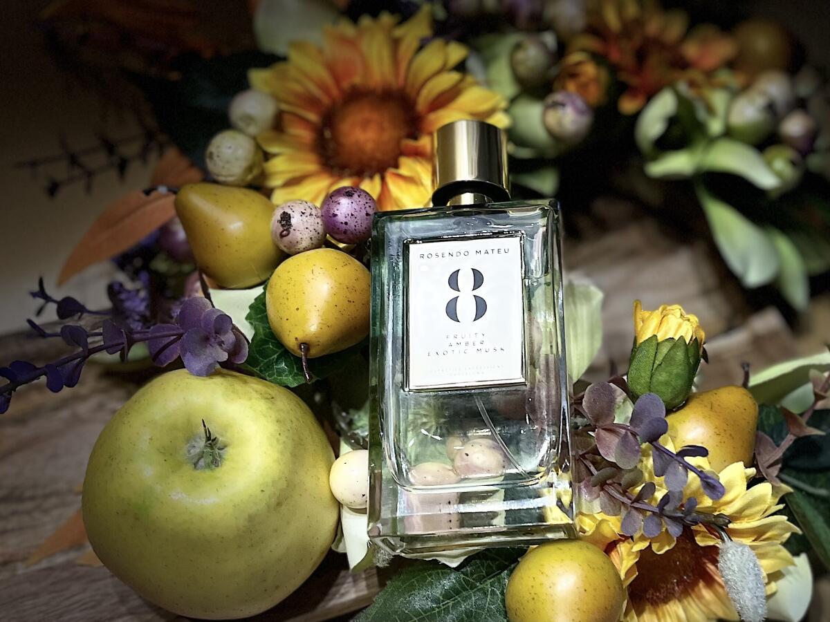 عطر ادکلن رزندو ماتئو نامبر ایت فروتی، امبر، اگزاتیک ماسک رزندو ماتئو اولفکتیو اکسپرشنز - Rosendo Mateu Nº 8 Fruity, Amber, Exotic Musk Rosendo Mateu Olfactive Expressions - بررسی، قیمت و خرید