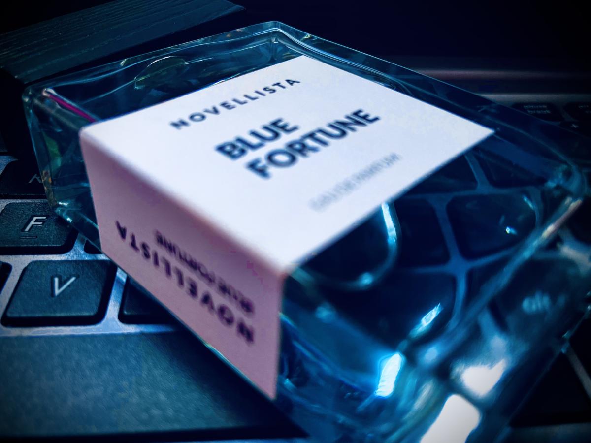 عطر ادکلن بلو فورچون نولیستا - Blue Fortune Novellista - بررسی، قیمت و خرید