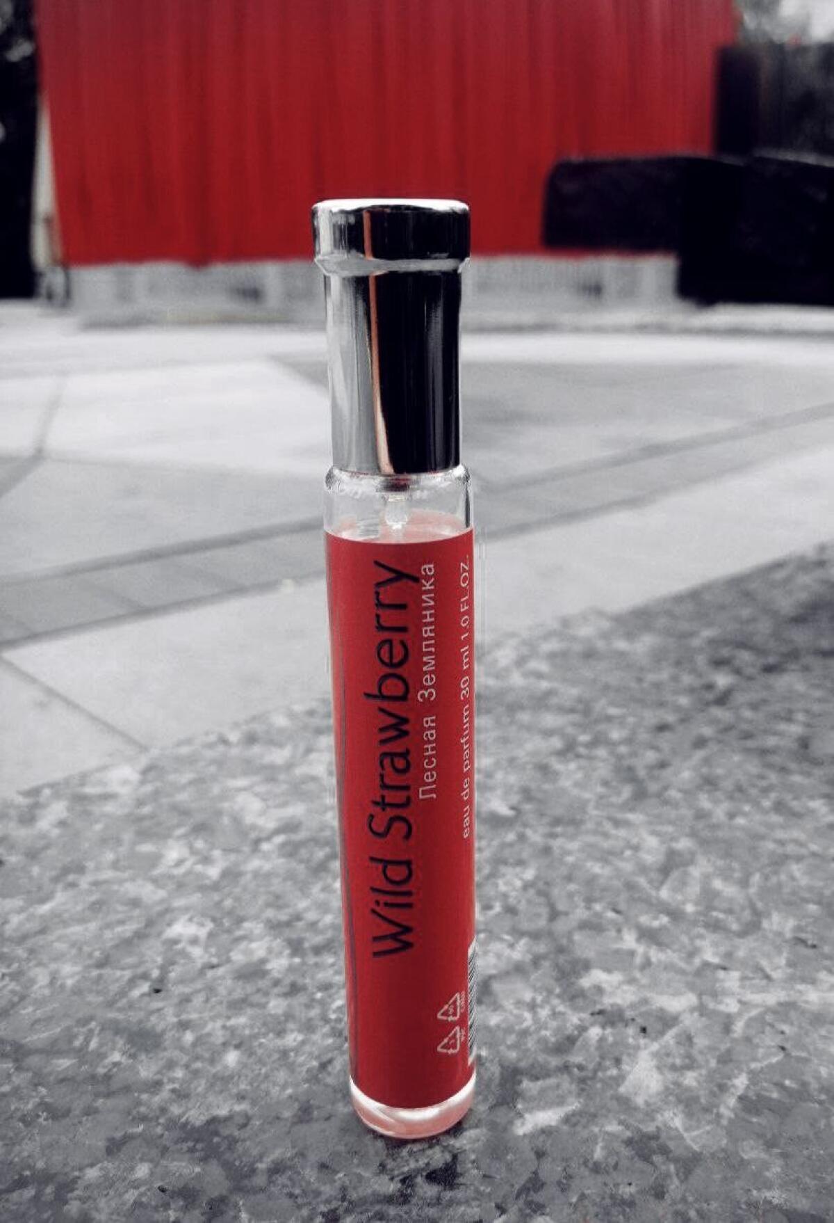 عطر ادکلن وایلد استرابری پرفیومز جنتی - Wild Strawberry Parfums Genty - بررسی، قیمت و خرید