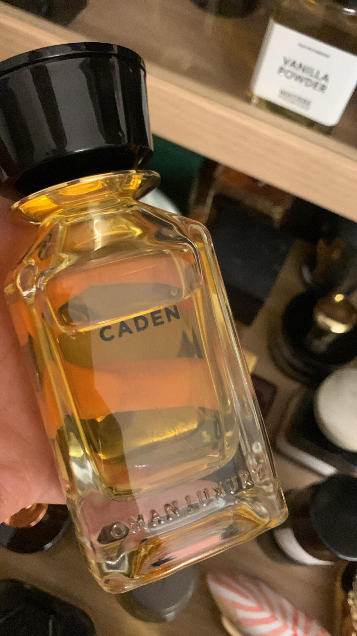 عطر ادکلن کیدن اومَن لاکچری - Caden Omanluxury - بررسی، قیمت و خرید