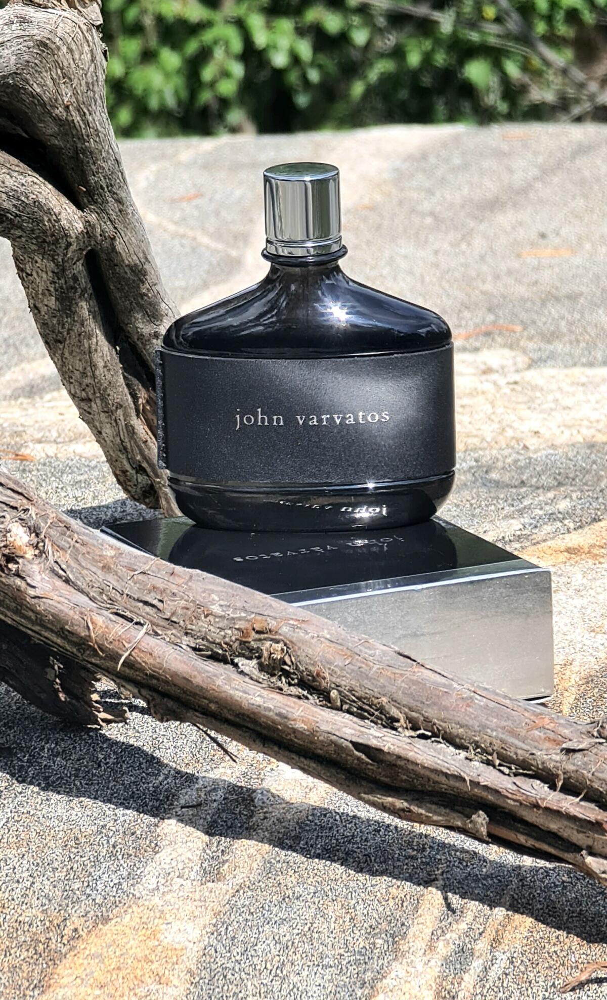 عطر ادکلن جان وارواتوس جان وارواتوس - John Varvatos John Varvatos - بررسی، قیمت و خرید