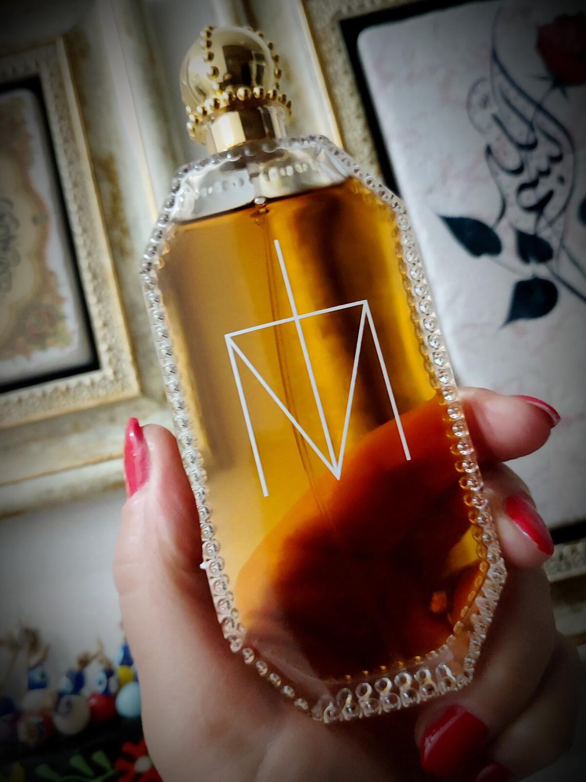 عطر ادکلن تروث اور دیر بای مدونا نیکد مَدونا - Truth or Dare by Madonna Naked Madonna - بررسی، قیمت و خرید