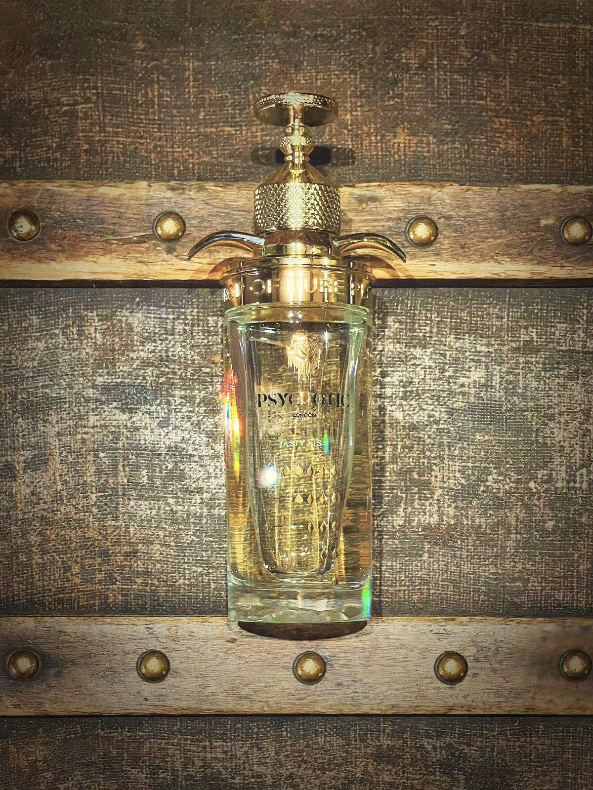 عطر ادکلن تیستی کیس سایکوتیک لندن - Tasty Kiss Psychotic London - بررسی، قیمت و خرید