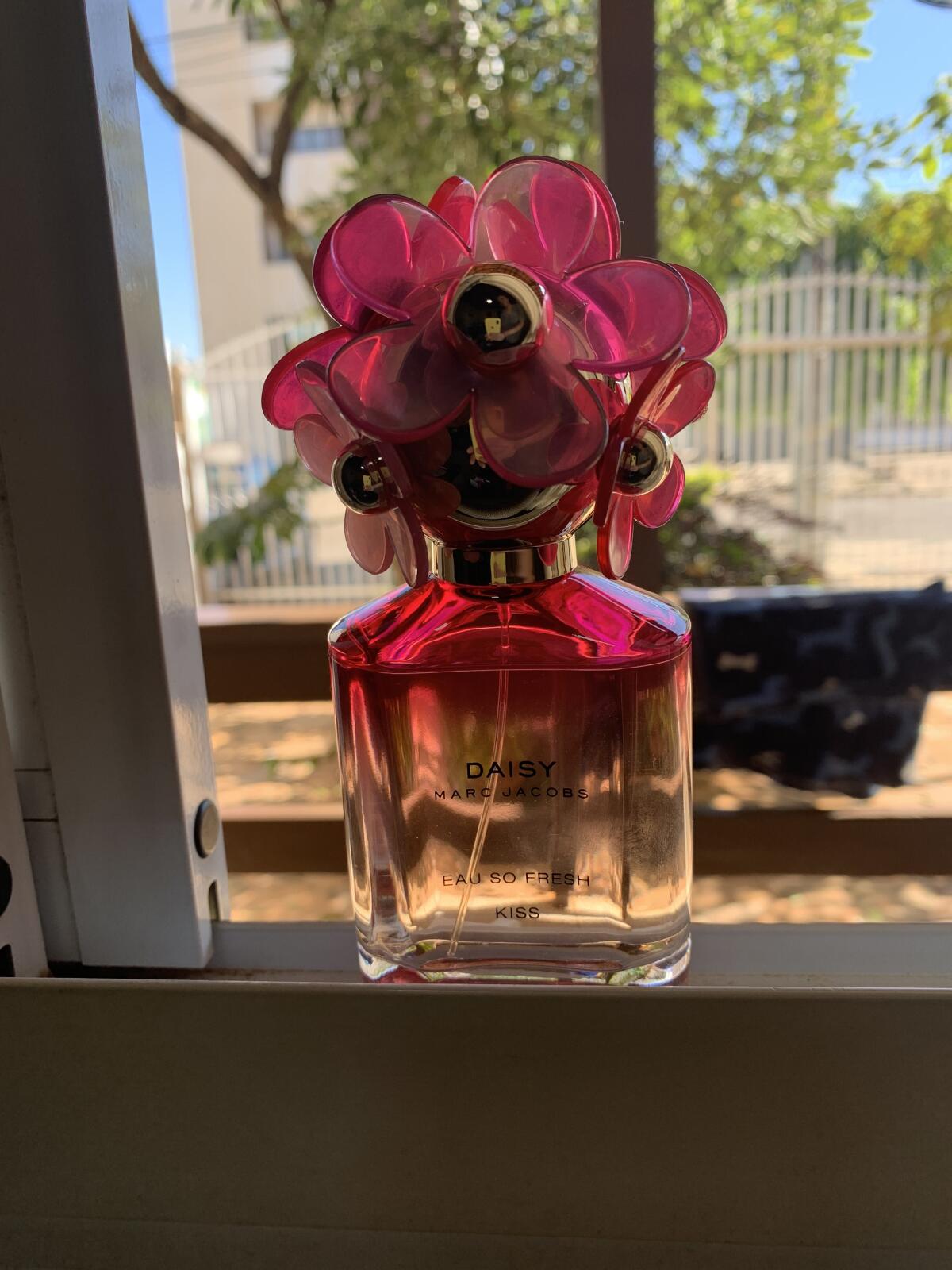 عطر ادکلن دیزی او سو فرش کیس مارک جیکوبز - Daisy Eau So Fresh Kiss Marc Jacobs - بررسی، قیمت و خرید