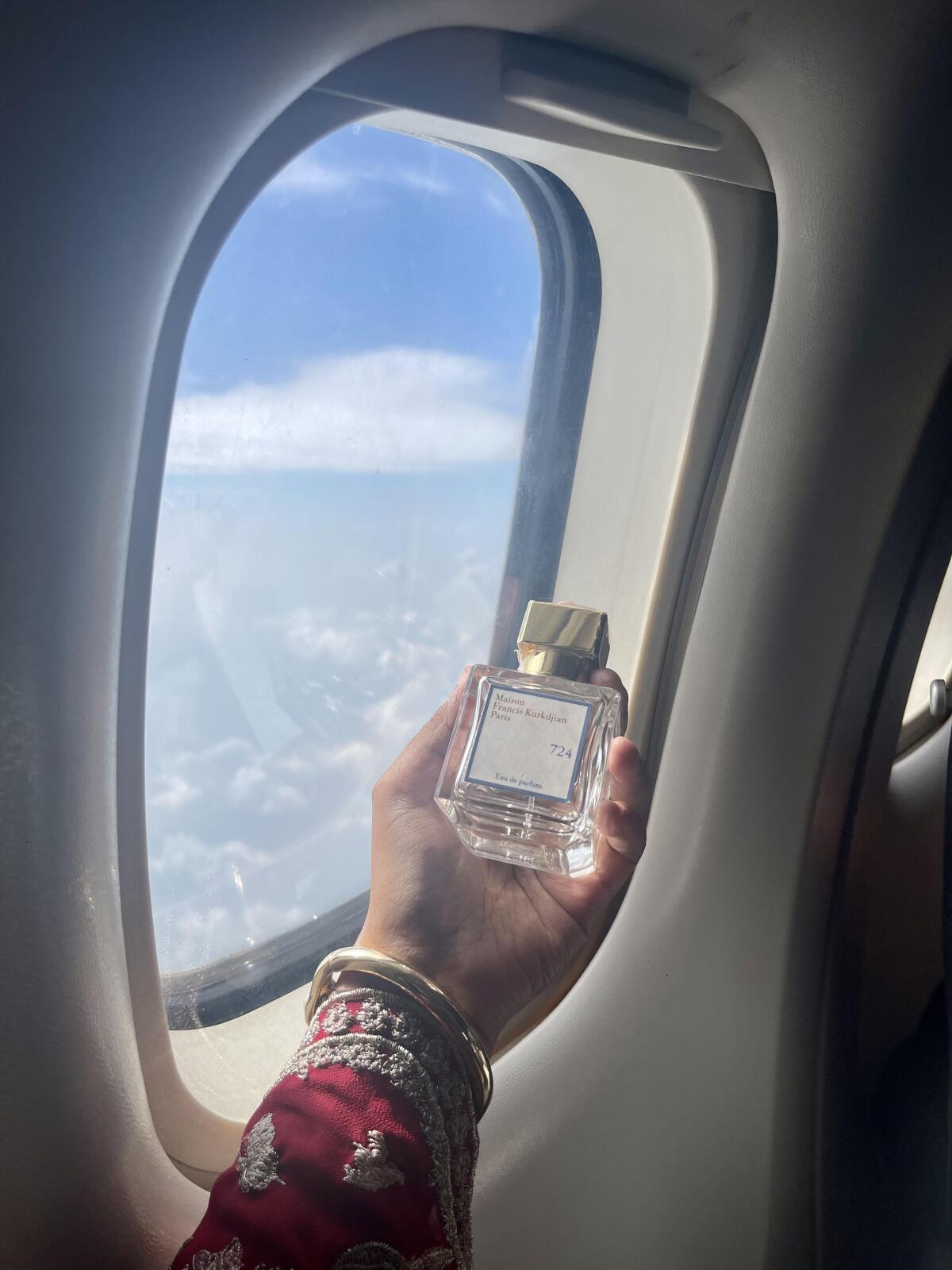 عطر ادکلن هفتصد و بیست و چهار میسون فرانسیس کورکجان - 724 Maison Francis Kurkdjian - بررسی، قیمت و خرید