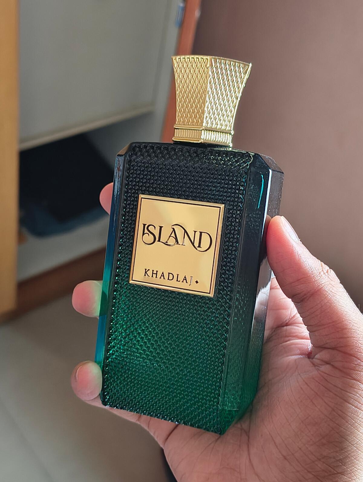 عطر ادکلن آیلند خدلاژ پرفیومز - Island Khadlaj Perfumes - بررسی، قیمت و خرید