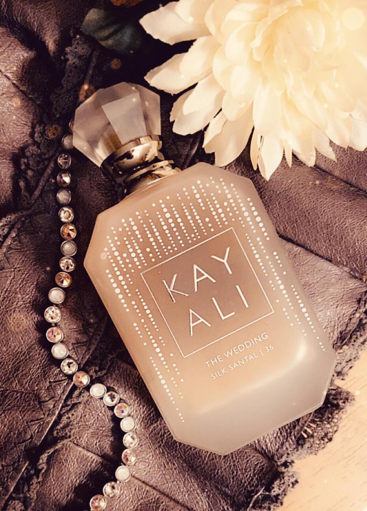 عطر ادکلن د وِدینگ سیلک سانتال تری سیکس کیالی فریگرنسز - The Wedding Silk Santal | 36 Kayali Fragrances - بررسی، قیمت و خرید