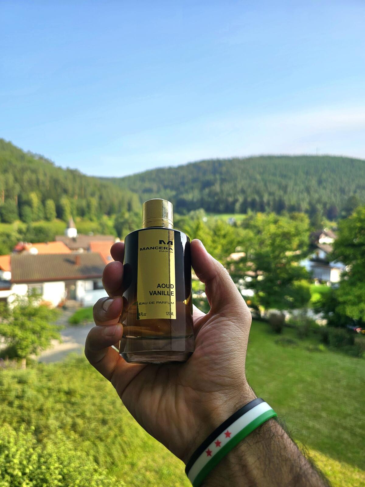 عطر ادکلن عود وانیل مانسرا - Aoud Vanille Mancera - بررسی، قیمت و خرید