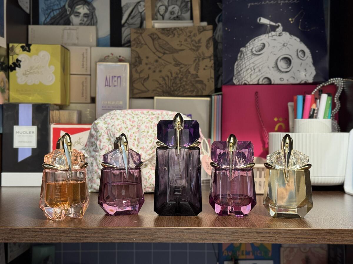 عطر ادکلن اِیلیِن فِلورا فیوچِرا موگلر - Alien Flora Futura Mugler - بررسی، قیمت و خرید