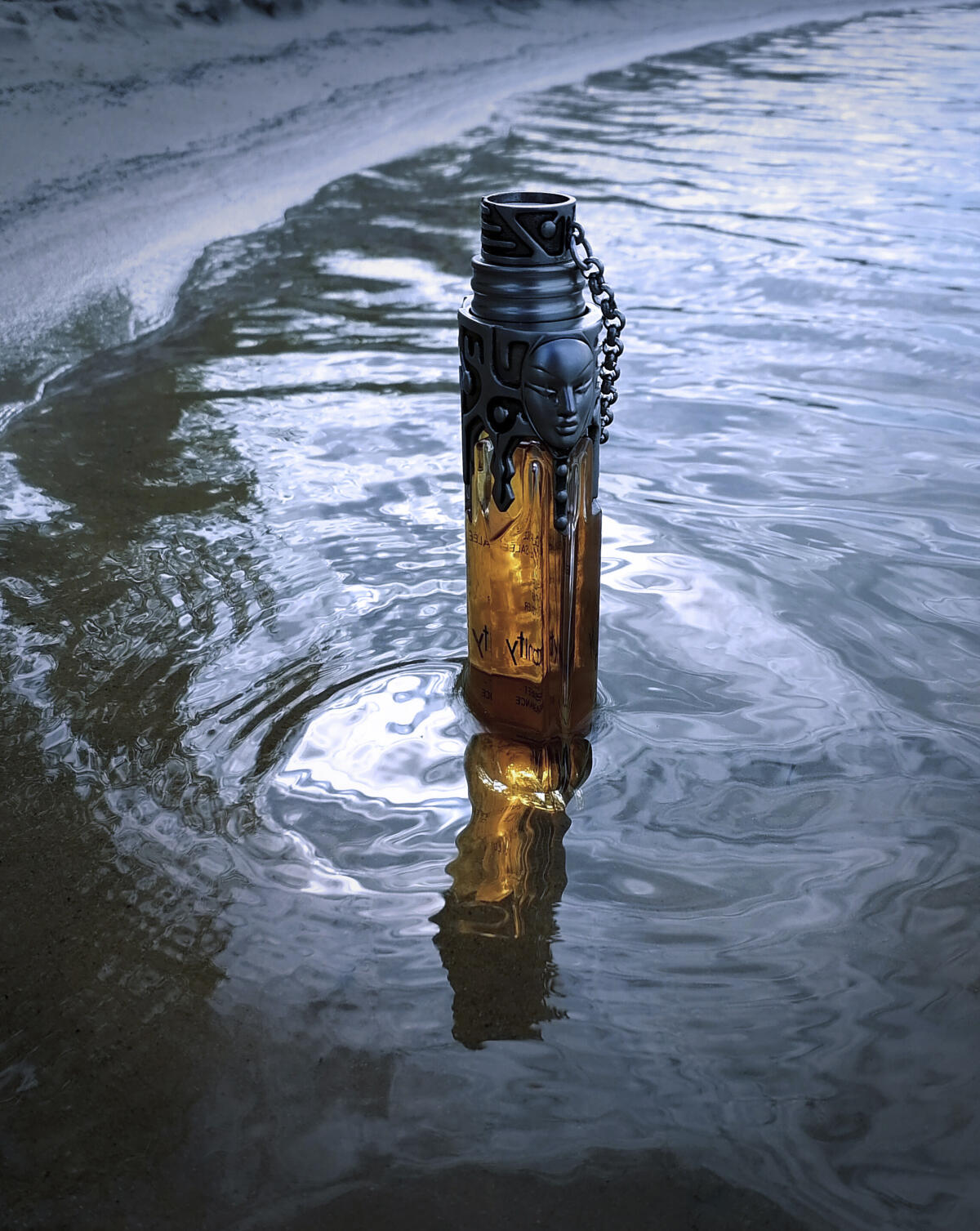 عطر ادکلن وومَنیتی ماگلر - Womanity Mugler - بررسی، قیمت و خرید