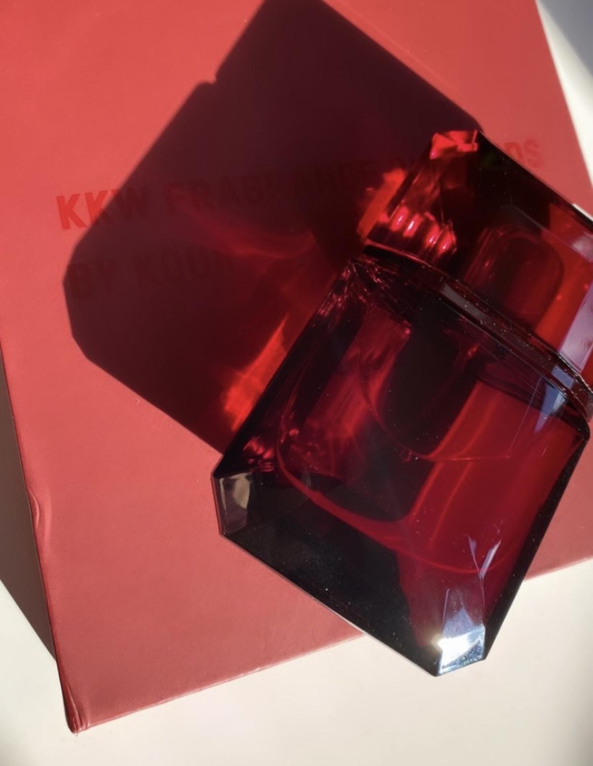 عطر ادکلن کورتنی روبی دایموند کِی‌کِی‌دابلیو فریگرَنس - Kourtney - Ruby Diamond KKW Fragrance - بررسی، قیمت و خرید