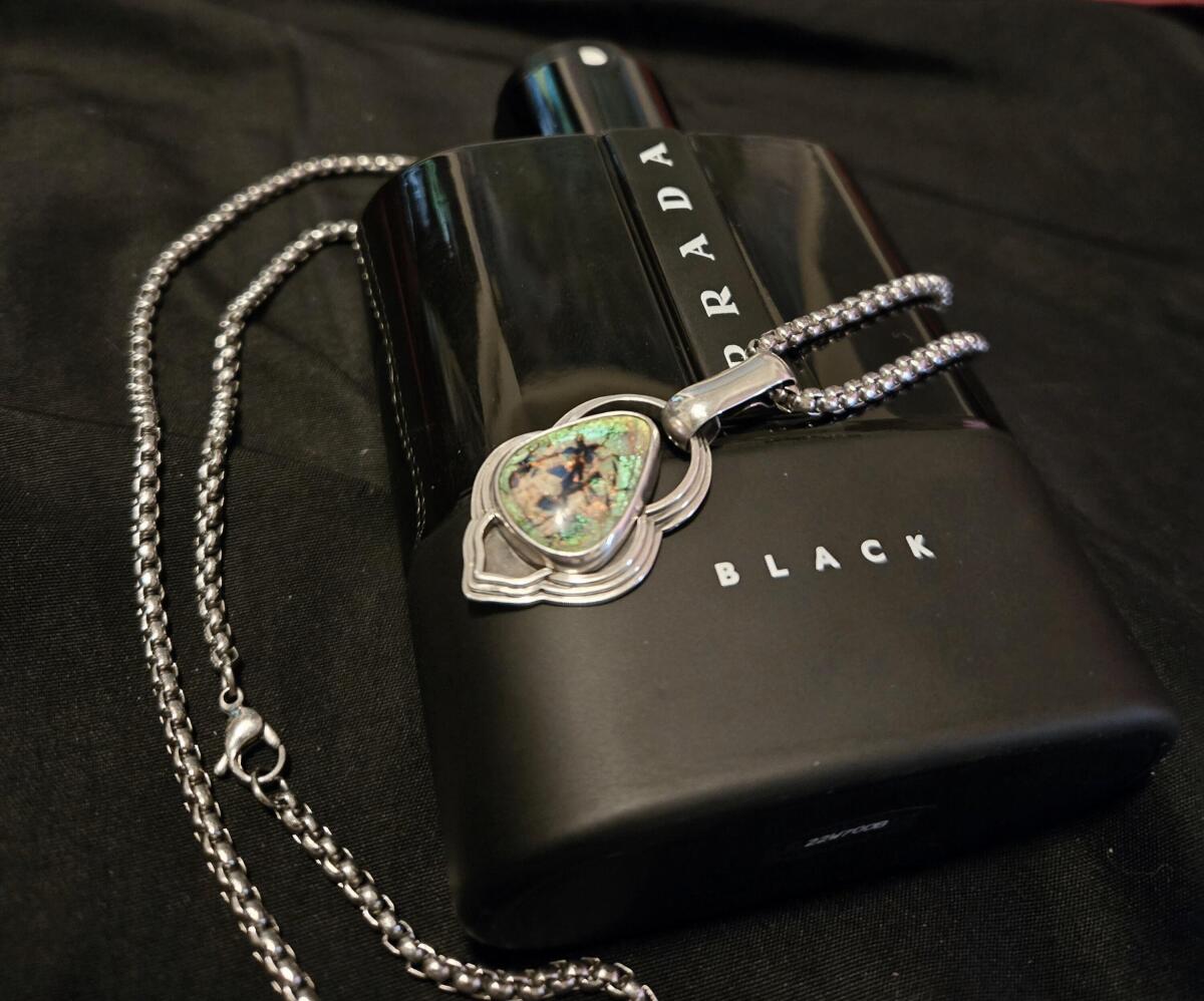 عطر ادکلن لونا روسا بلَک پرادا - Luna Rossa Black Prada - بررسی، قیمت و خرید