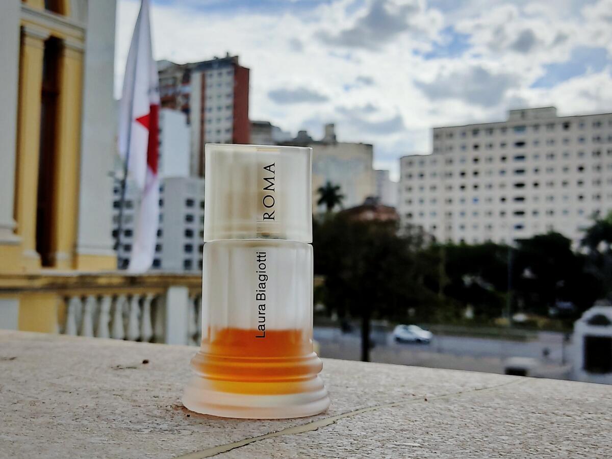 عطر ادکلن رُما لورا بیاجیوتی - Roma Laura Biagiotti - بررسی، قیمت و خرید