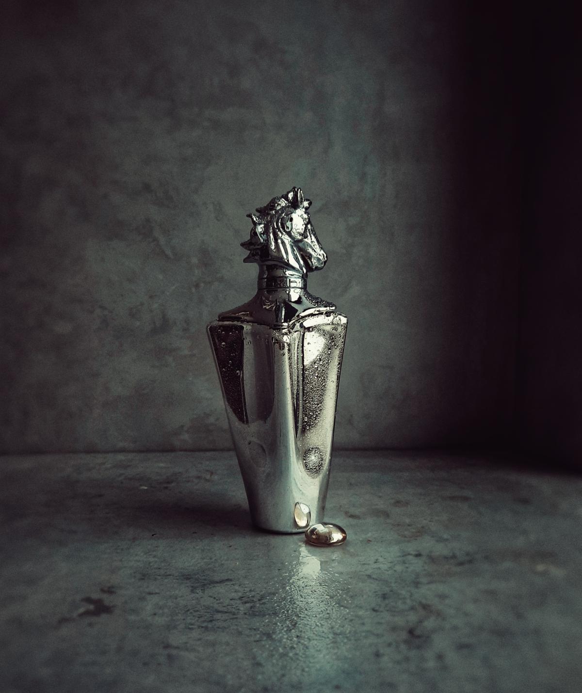 عطر ادکلن ماهِر لِگِسی لاتافا پرفیومز - Maahir Legacy Lattafa Perfumes - بررسی، قیمت و خرید